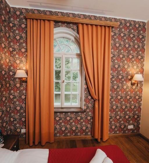 Mooste Viinavabriku Hotell & Restoran