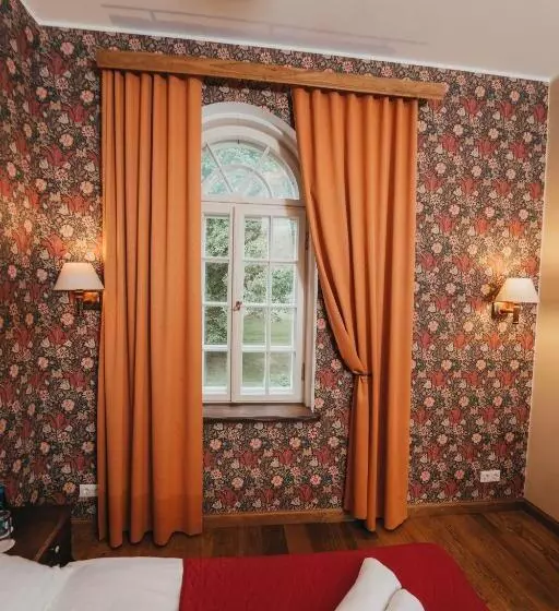 Mooste Viinavabriku Hotell & Restoran