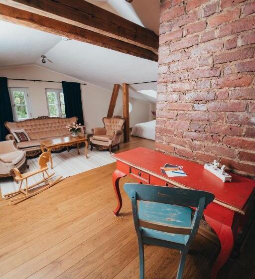 Mooste Viinavabriku Hotell & Restoran