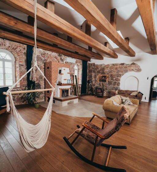 Mooste Viinavabriku Hotell & Restoran