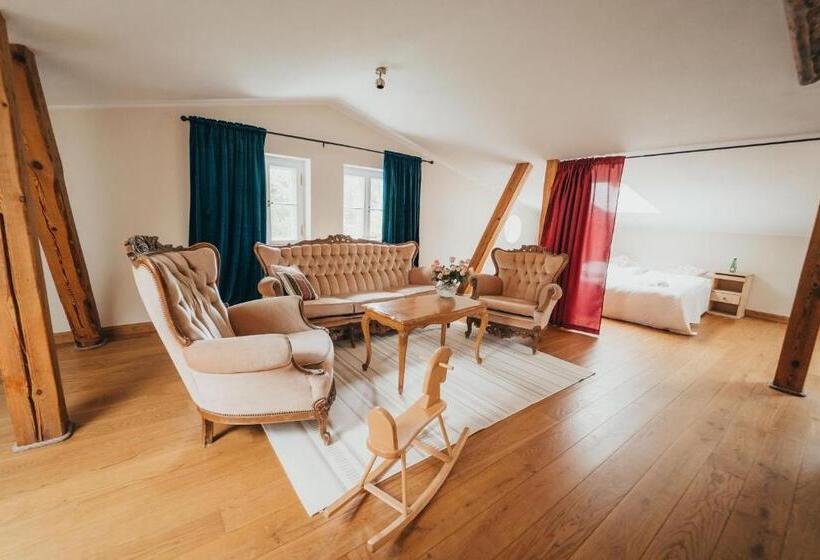 Mooste Viinavabriku Hotell & Restoran