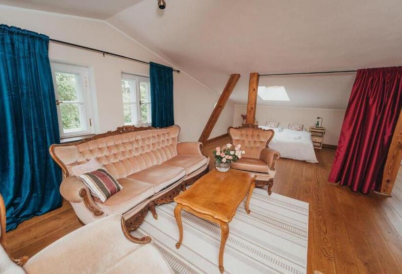 Mooste Viinavabriku Hotell & Restoran