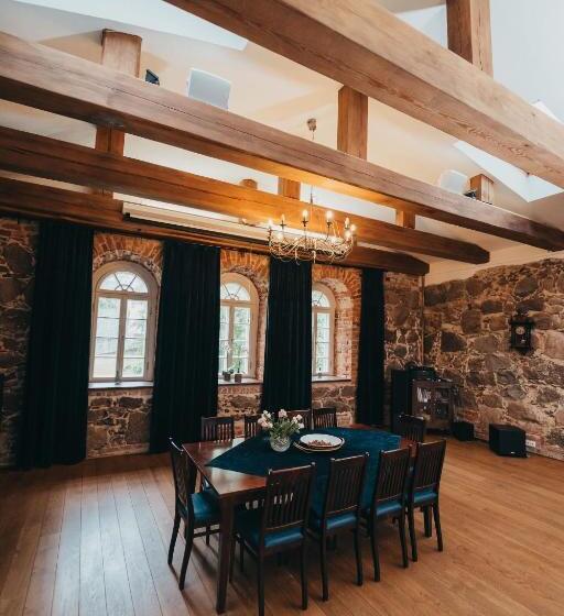 Mooste Viinavabriku Hotell & Restoran