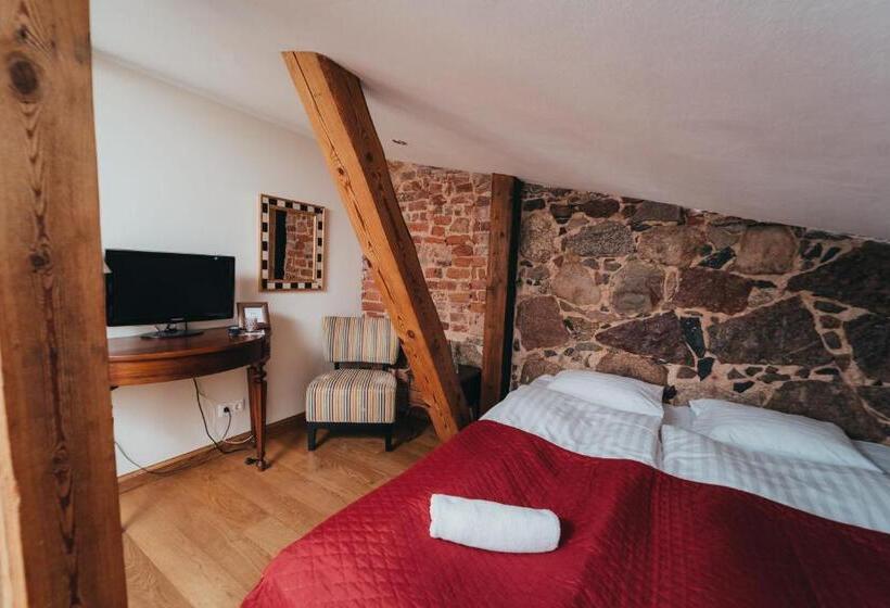 Mooste Viinavabriku Hotell & Restoran