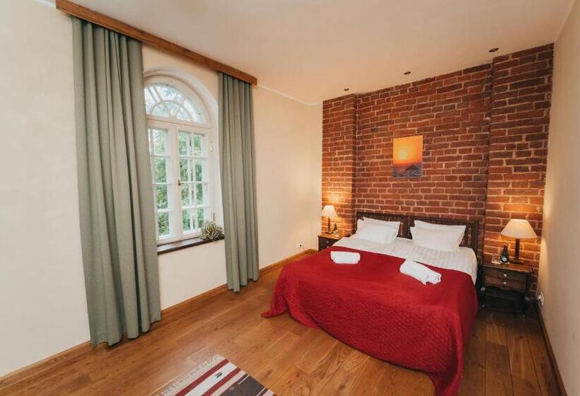 Mooste Viinavabriku Hotell & Restoran