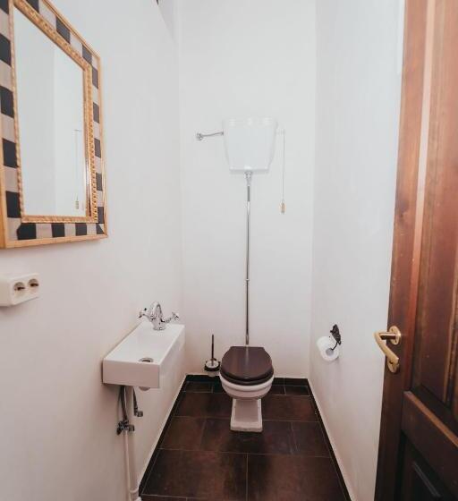 Mooste Viinavabriku Hotell & Restoran