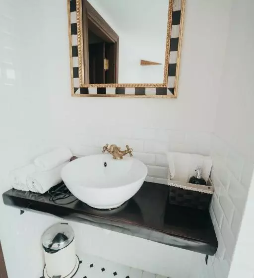 Mooste Viinavabriku Hotell & Restoran