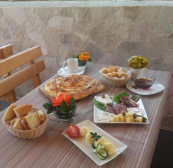 پانسیون Rafting Camp Green Tara