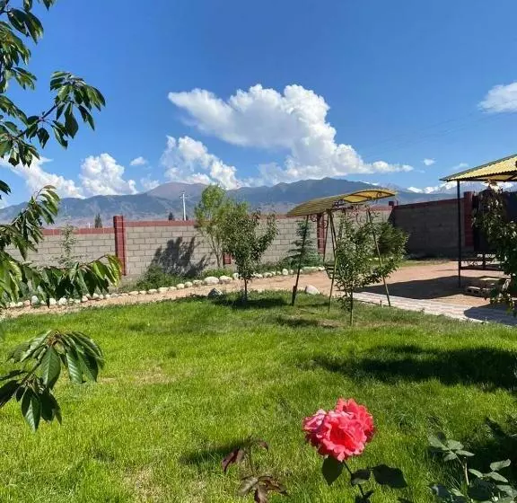 پانسیون Svetlana Guest House