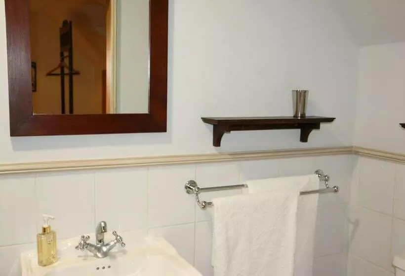 Aamiaismajoitus (B&B) 3 On Roux