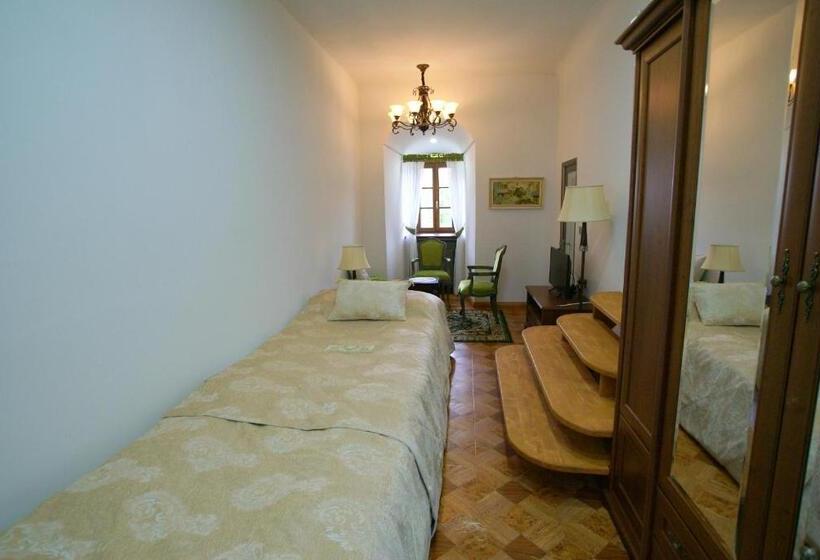 Bed and Breakfast Theresia Chateau   Bernolákovo