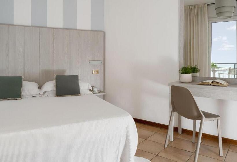 فندق Roxy & Beach