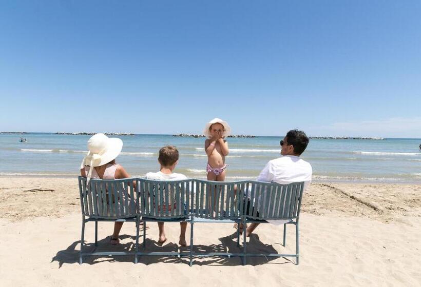 فندق Roxy & Beach