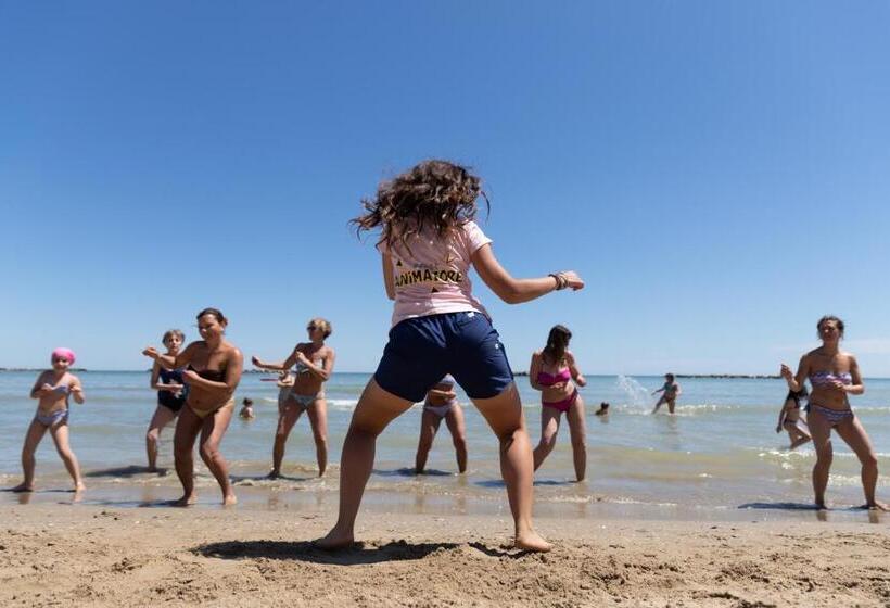 فندق Roxy & Beach