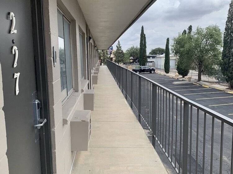 Отель Rodeway Inn