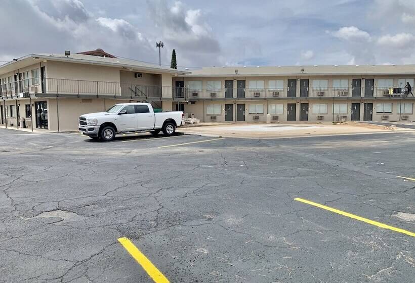 בית מלון כפרי Rodeway Inn