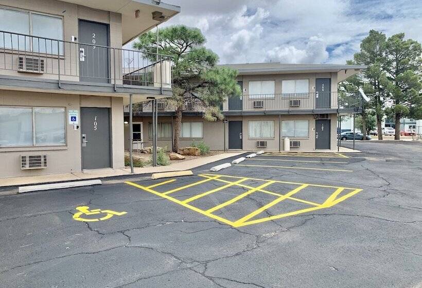 בית מלון כפרי Rodeway Inn