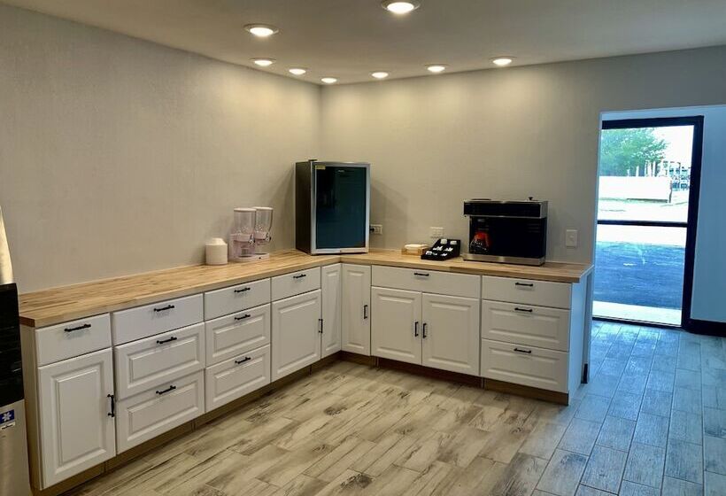 Отель Rodeway Inn