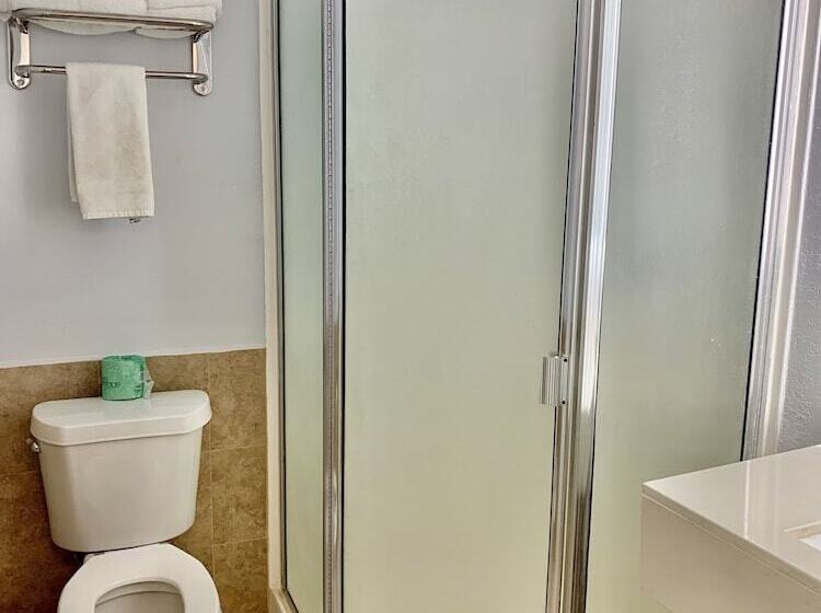 Отель Rodeway Inn