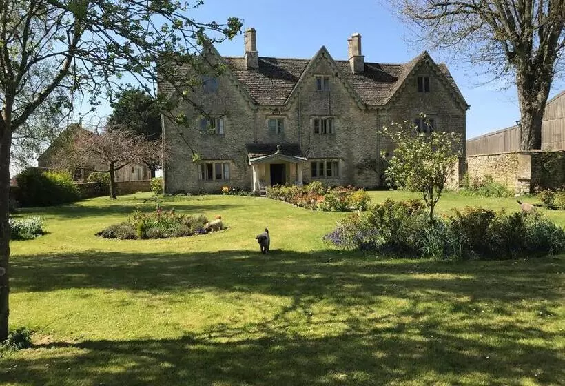 Hotelli The Manor Farm Alderton