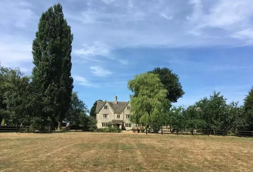 Hotelli The Manor Farm Alderton