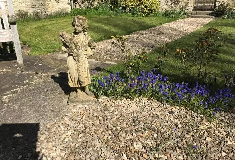 Hotelli The Manor Farm Alderton
