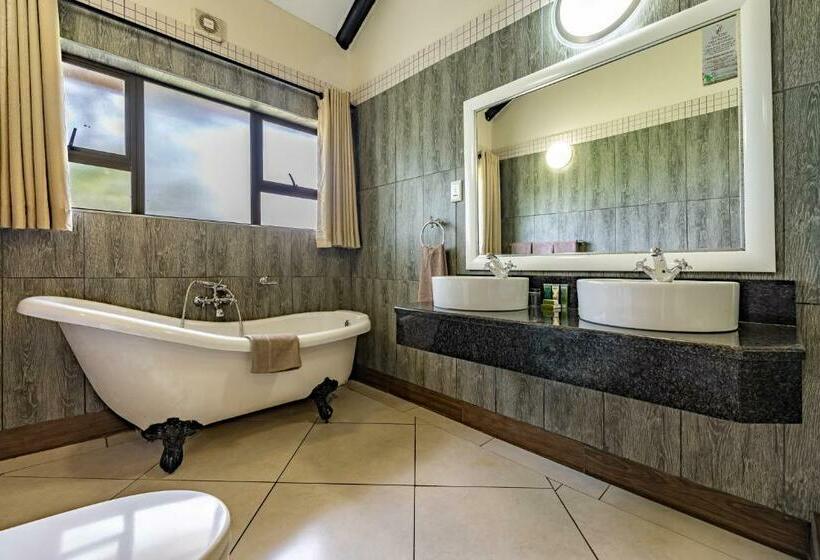 فندق Zulu Nyala Heritage Safari Lodge