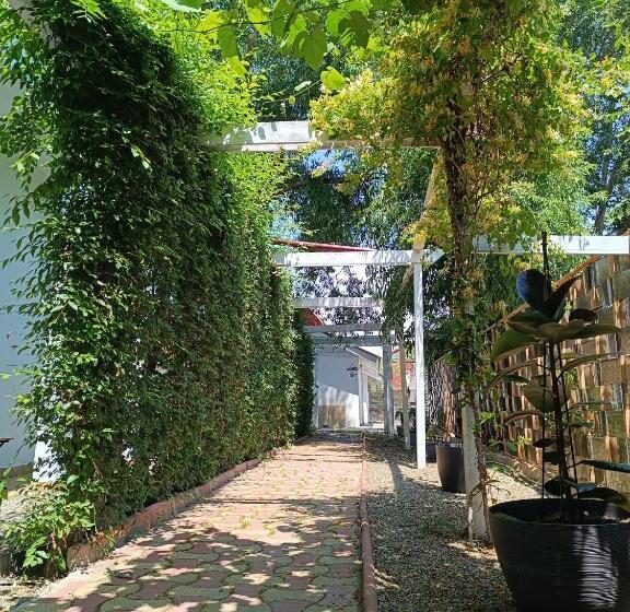 펜션 Almaville Mamaia