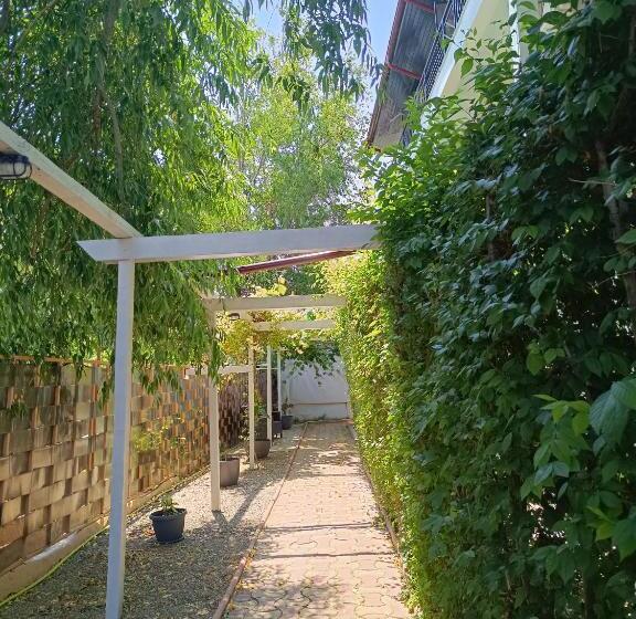 펜션 Almaville Mamaia