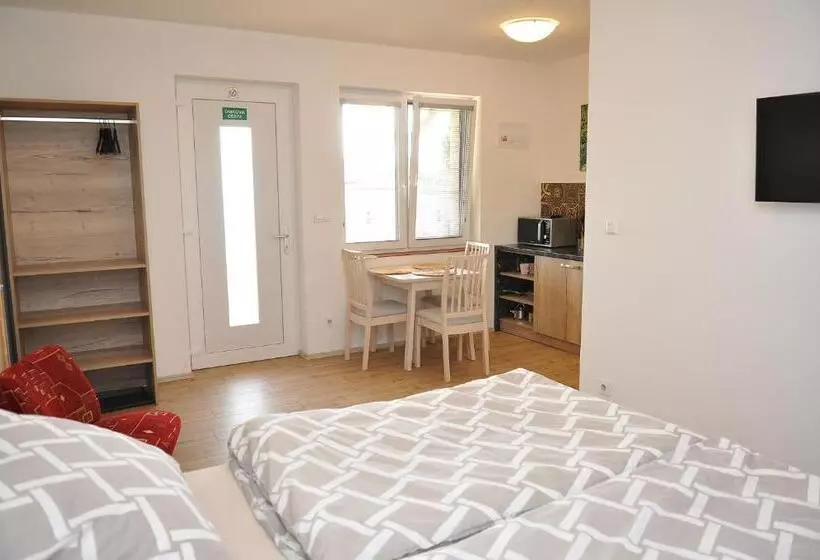 ペンション Apartmány Přítluky