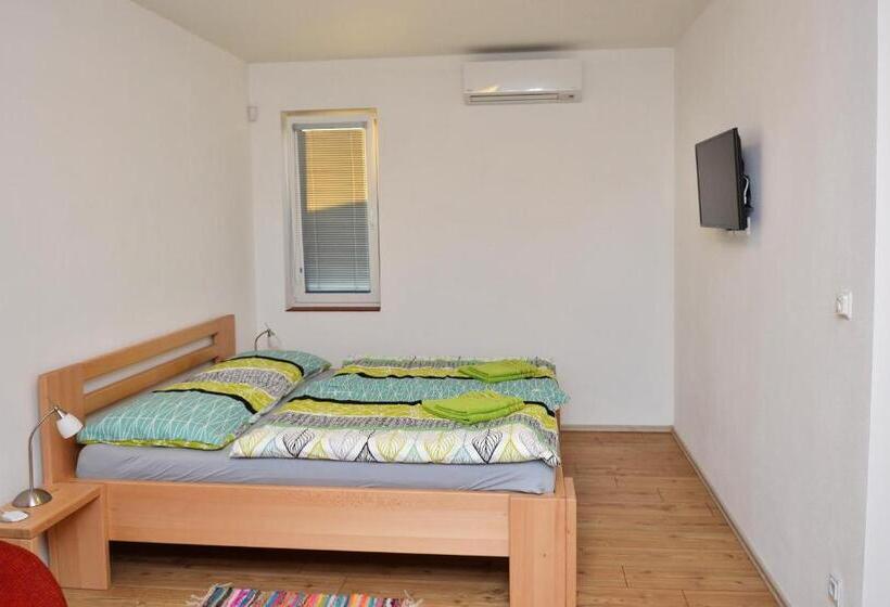 膳宿费 Apartmány Přítluky