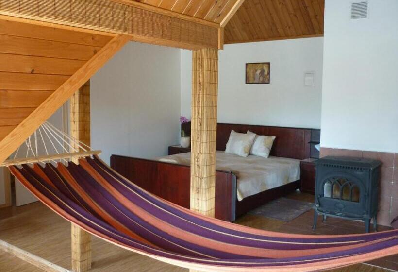 پانسیون Marigolds