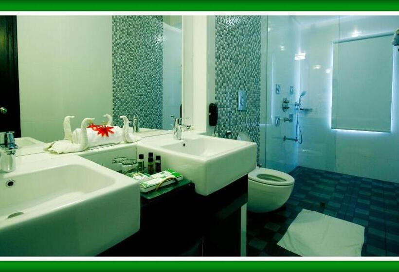 Resort The Tall Trees