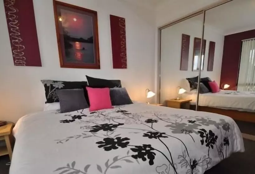 Beachfront Apartments Narooma