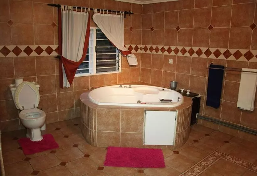 هتل Africanza Lodge And Restaurant