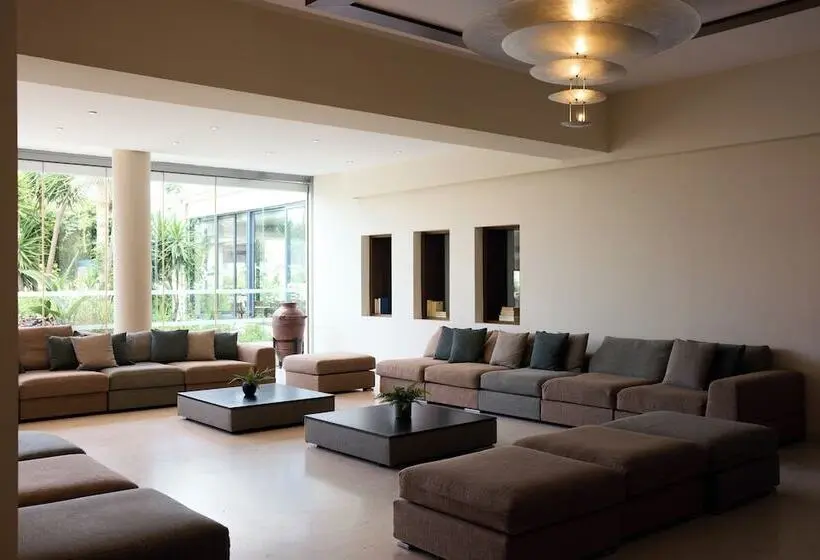 Hotelli Blue Bay Beach Resort