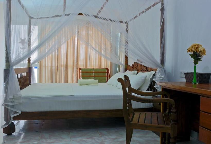 Отель Edelweiss Resort