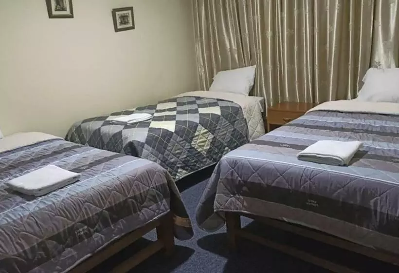 هتل Hostal Fortaleza