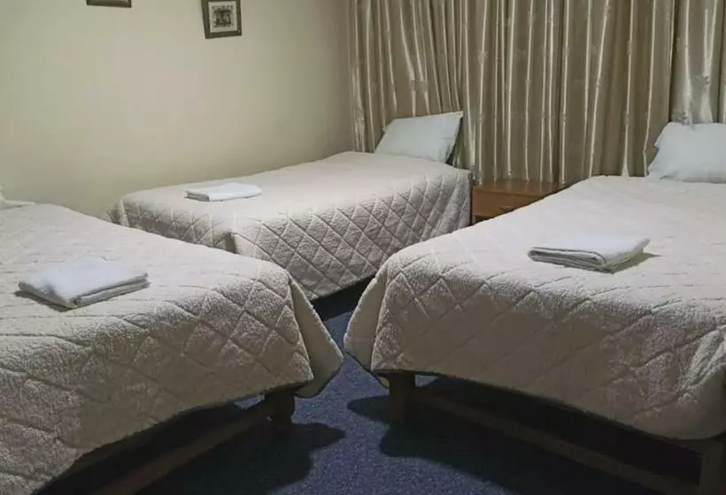هتل Hostal Fortaleza