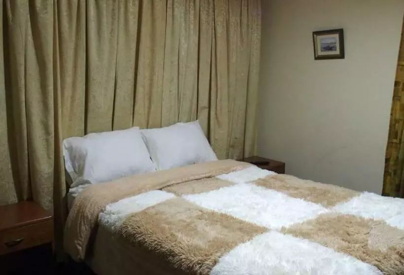 هتل Hostal Fortaleza
