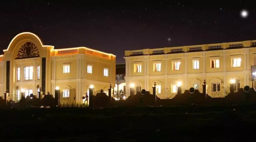 호텔 Kumararaja Palace