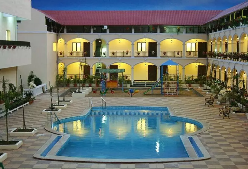 호텔 Kumararaja Palace