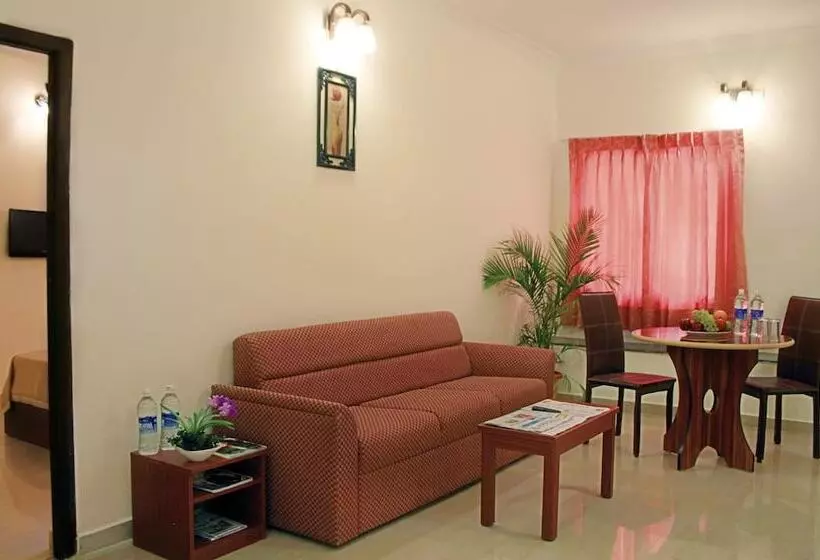 호텔 Kumararaja Palace