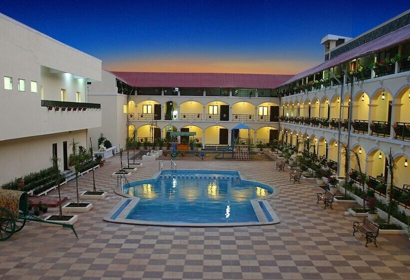 ホテル Kumararaja Palace