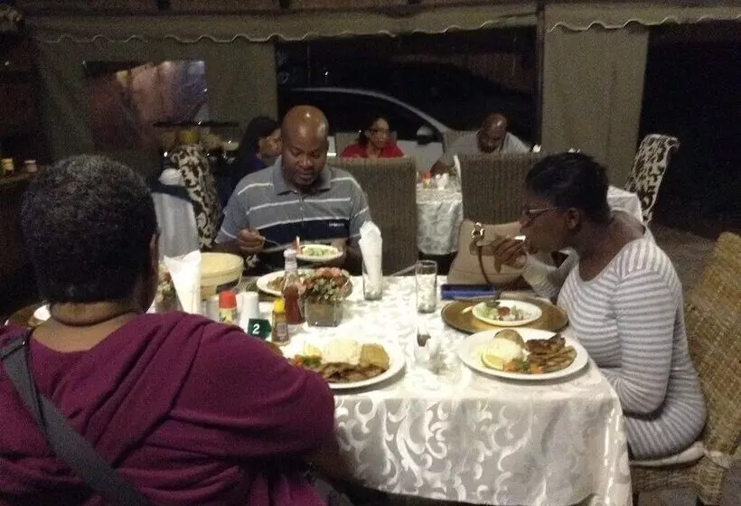 هتل Motsamai Lodge