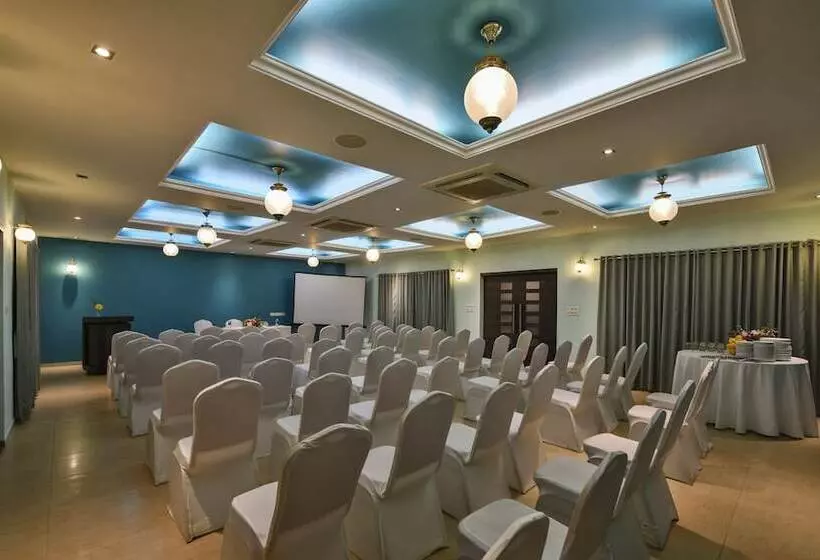 Отель The Fern Samali Resort