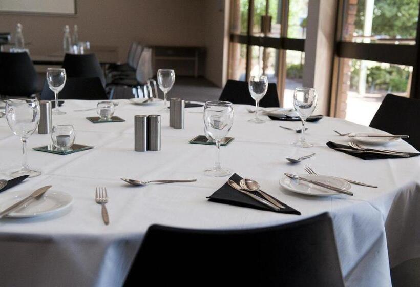 Мотель The Club Motor Inn Chinchilla