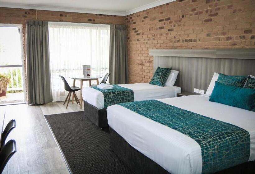 Мотель The Club Motor Inn Chinchilla