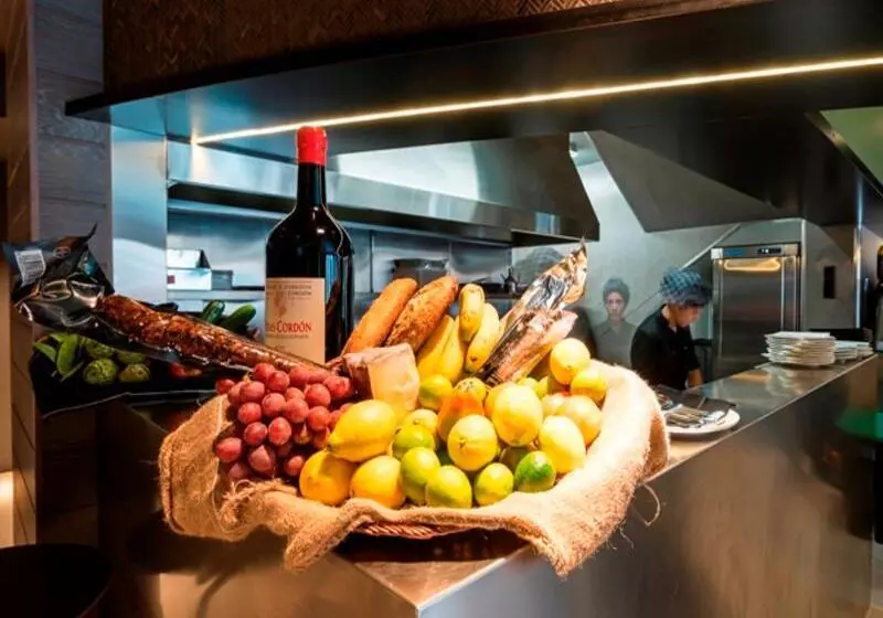 Myr Plaza Mercado & Spa