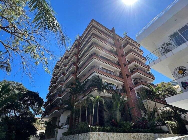 Pinnacle Resorts 220